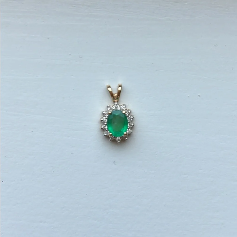 14K gold natural emerald pendant and earrings set - Picture 5 of 7